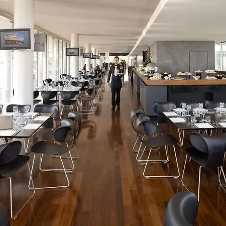 Radisson Blu Es. Hotel, Szálloda