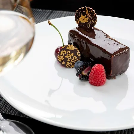 Hotel Radisson Blu Es. Hotel, 5*