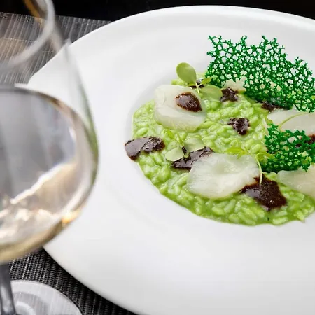 Radisson Blu Es. Hotel, Szálloda 5*